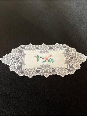 Heritage White Lace Runner with Hummingbird and Floral Accent